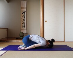 チャイルドポーズ